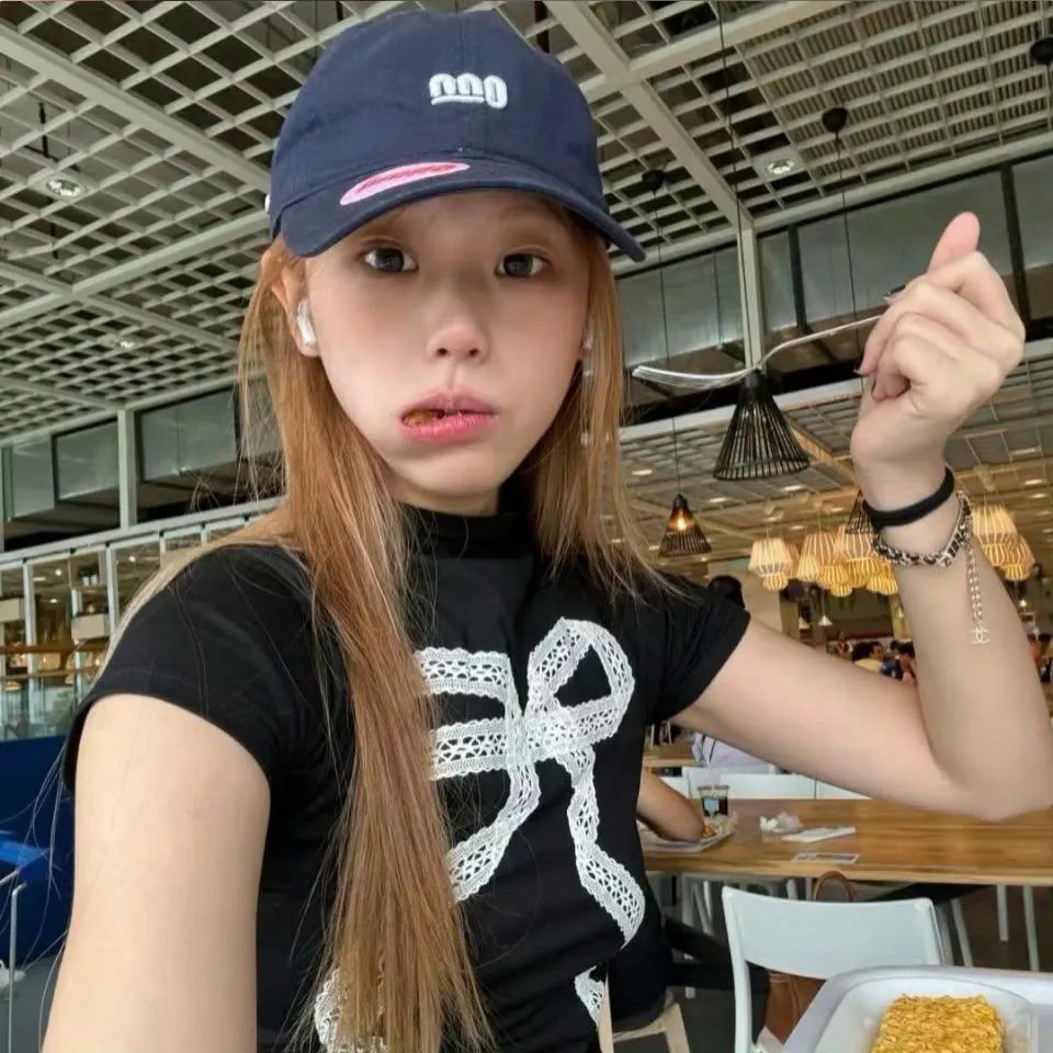 白桦林中的哨所